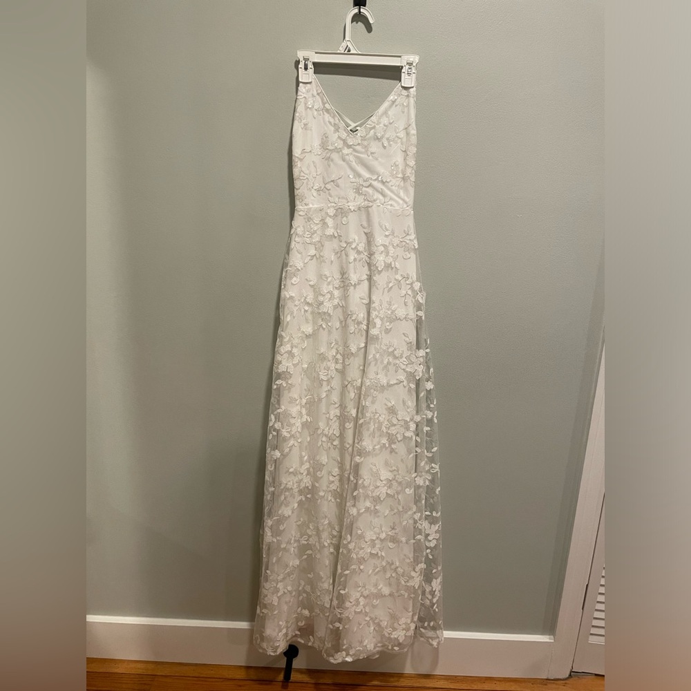 Lulu’s Vow to Wow White 3D Floral Appliqué Sequin Maxi Dress Size Medium NWT